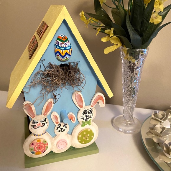 Handcrafted/hand painted Birdhouse “Hoppy Easter”’ - Picture 3 of 11